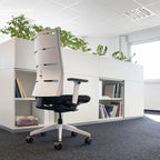Fauteuil de bureau ergonomique Agilis Matrix MT12 à dossier en maille et inclinaison lente, édition spéciale, noir pur (édition 2025).