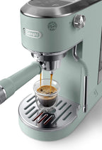 Machine à café De'Longhi Dedica - Acier inoxydable, pompe, pour café moulu ou dosettes, expresso et cappuccino, réservoir de 1,3 litre, système anti-gouttes, modèle EC685.M, couleur métal