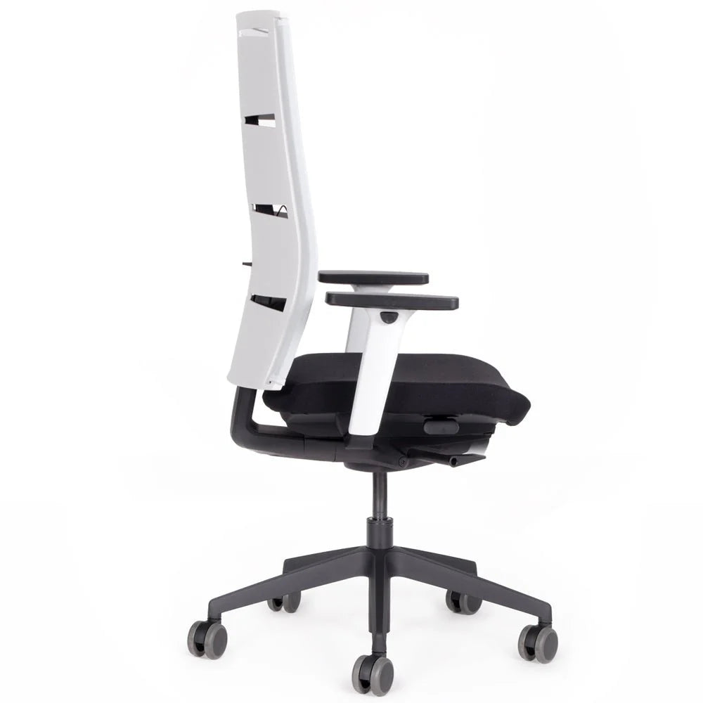 Fauteuil de bureau ergonomique Agilis Matrix MT12 à dossier en maille et inclinaison lente, édition spéciale, noir pur (édition 2025).