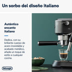 Machine à café De'Longhi Dedica - Acier inoxydable, pompe, pour café moulu ou dosettes, expresso et cappuccino, réservoir de 1,3 litre, système anti-gouttes, modèle EC685.M, couleur métal