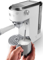 Machine à café De'Longhi Dedica - Acier inoxydable, pompe, pour café moulu ou dosettes, expresso et cappuccino, réservoir de 1,3 litre, système anti-gouttes, modèle EC685.M, couleur métal