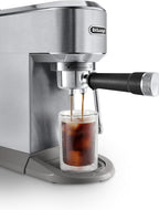 Machine à café De'Longhi Dedica - Acier inoxydable, pompe, pour café moulu ou dosettes, expresso et cappuccino, réservoir de 1,3 litre, système anti-gouttes, modèle EC685.M, couleur métal