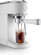 Machine à café De'Longhi Dedica - Acier inoxydable, pompe, pour café moulu ou dosettes, expresso et cappuccino, réservoir de 1,3 litre, système anti-gouttes, modèle EC685.M, couleur métal