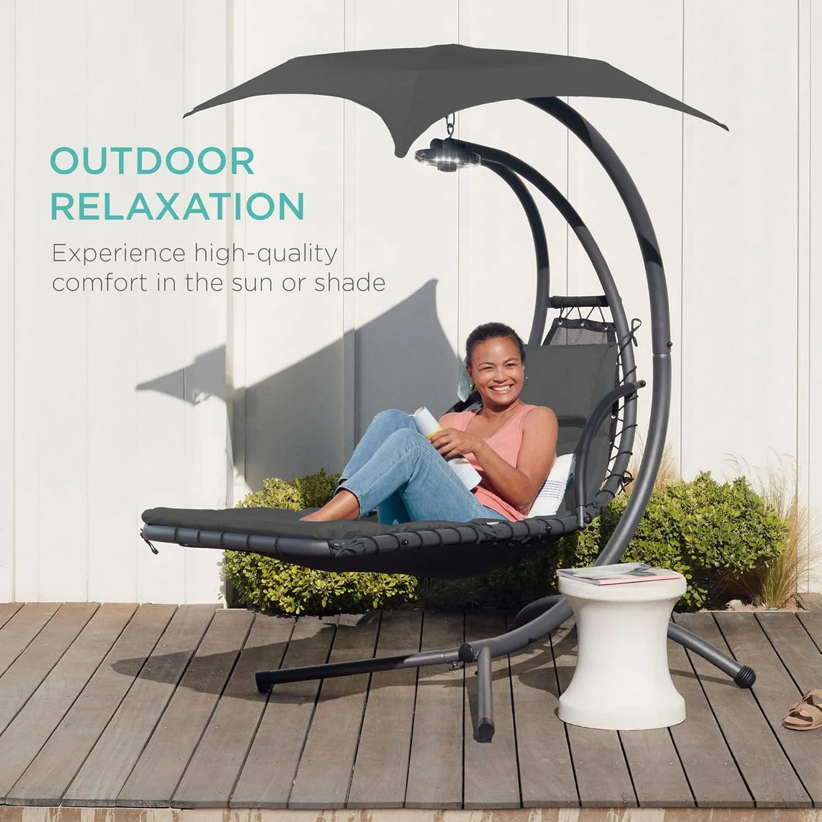 Chaise longue suspendue d'extérieur Best Choice Products – Fauteuil à bascule incurvé en acier avec coussin intégré et auvent amovible – Gris anthracite