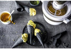 Krups GVS241 Eismaschine Venice Perfect Mix | 1L hausgemachtes Eis, Sorbet, Frozen Jogurth | Ohne Kompressor | Inklusive Rezeptheft und Silikonlöffel | Digitalanzeige und Signalton, Weiß