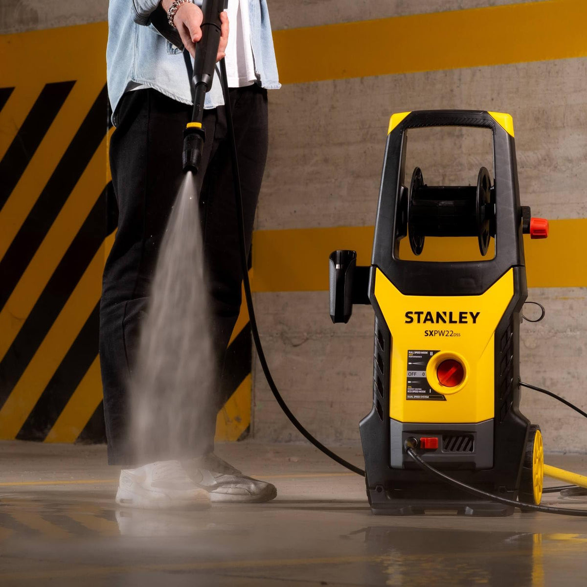 Nettoyeur haute pression Stanley SXPW24BX | Haute pression | Pour automobiles et surfaces extérieures | Avec nettoyeur de surface et brosse fixe | Pression maximale 170 bars | Débit maximal 500 l/h | Consommation